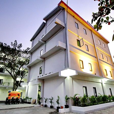 Dparagon Medokan Ayu Hotel Surabaya Luaran gambar