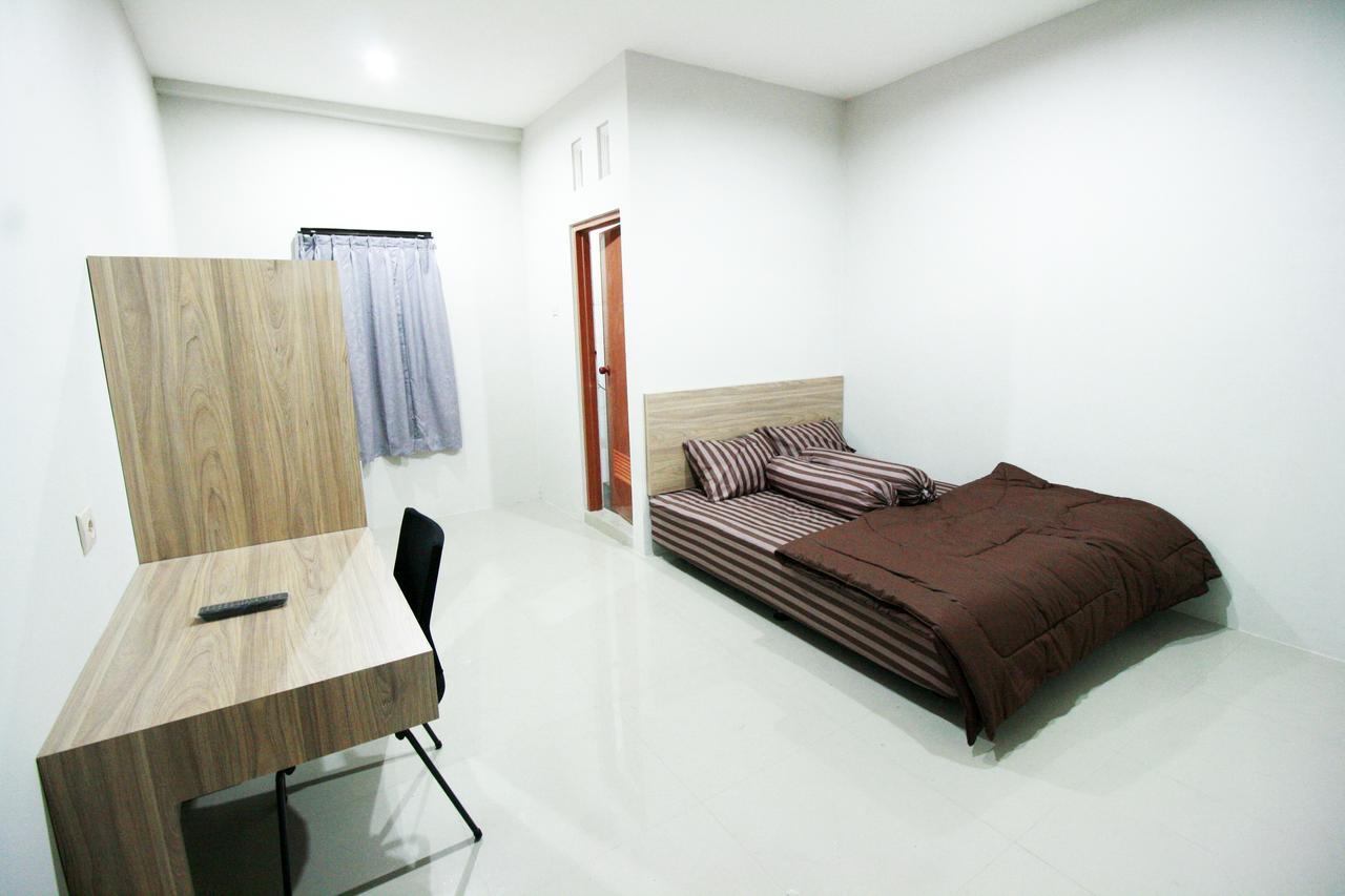 Dparagon Medokan Ayu Hotel Surabaya Luaran gambar